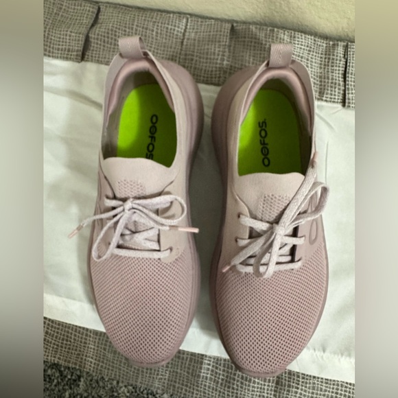Oofos sneaker size 10 - Picture 13 of 13